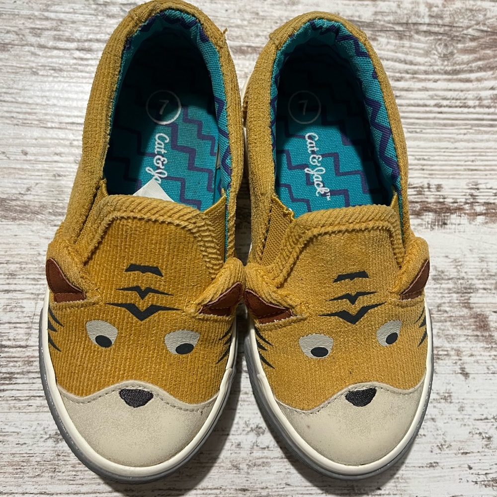 Cat & jack shoes for toddler kids size 7